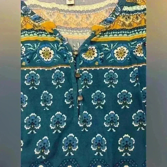 Adorable size L Sonoma flowy work tank with button detail - Picture 3 of 5